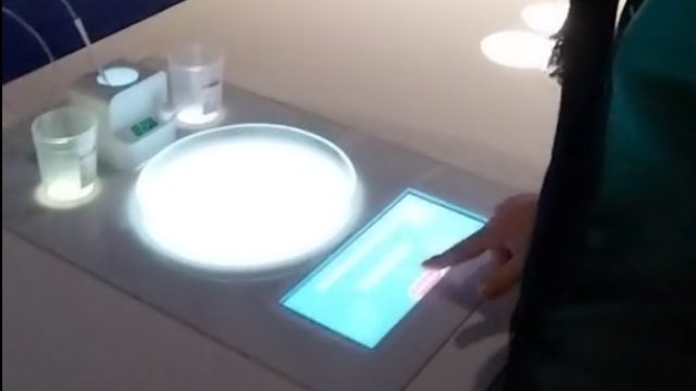 Musée Mérieux Paillasse tactile